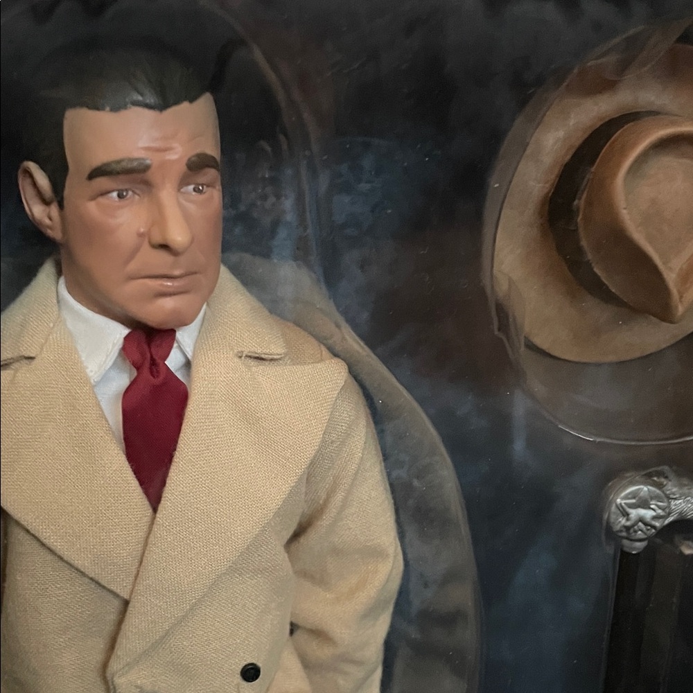 Universal The Wolfman Doll with Beige Suit - Picture 5 of 16